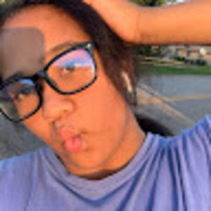 Meet your Posher, Chloe